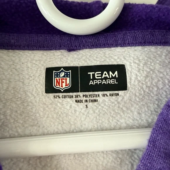 Minnesota Vikings NFL Team Apparel Purple Hoodie Women’s Size Small - Picture 3 of 4